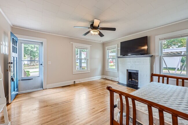 Foto del edificio - 903 Hillcrest St