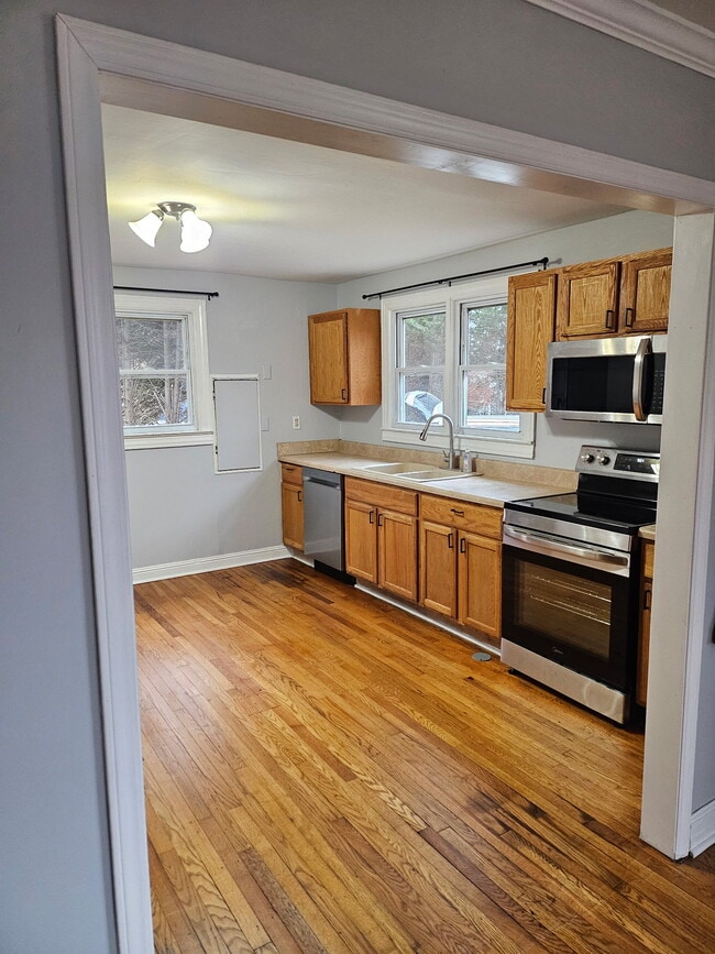 Foto del edificio - 46 Maxwell Dr