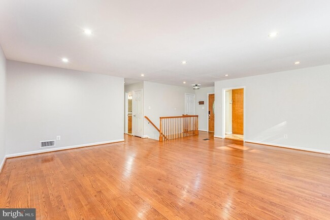 Foto del edificio - 8411 Derby Ct