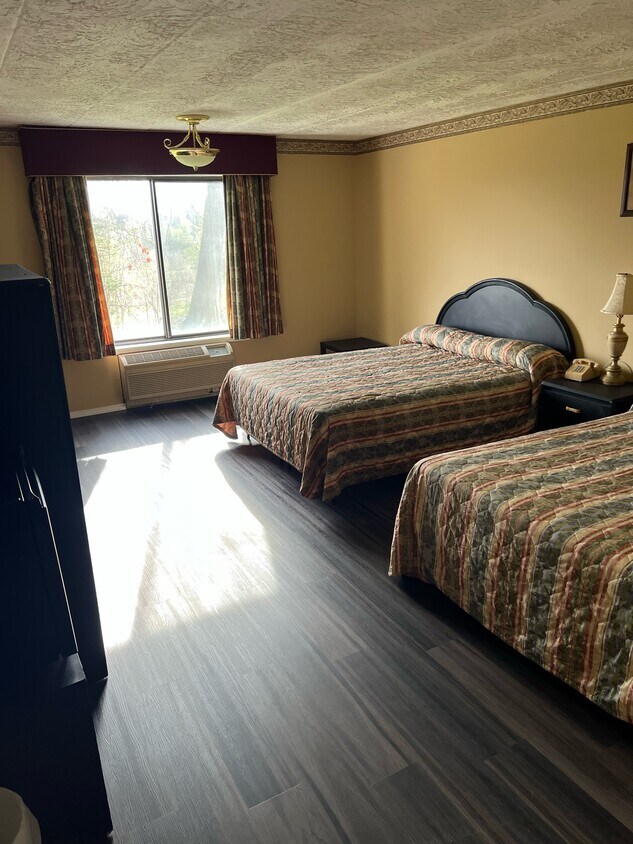 Furnished Bedrooms with Microwave/Fridge - 135 W Main St