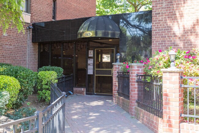 Building Photo - 145 Lincoln Ave