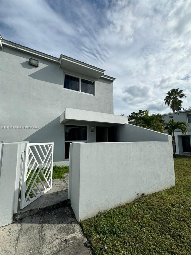 Building Photo - 483 NW 19th St