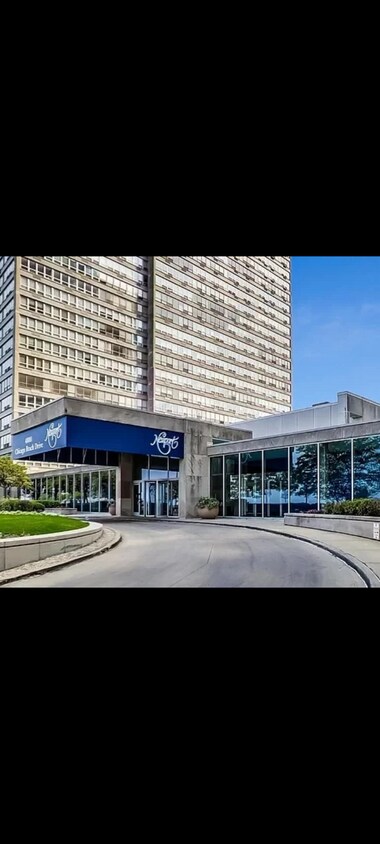 Newport Front Entry - 4800 S Chicago Beach Dr
