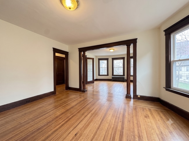 Building Photo - 126 Mansfield St