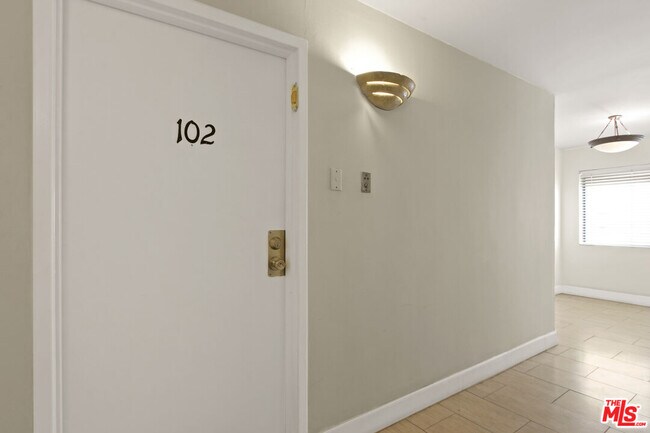 Building Photo - 1310 S Roxbury Dr