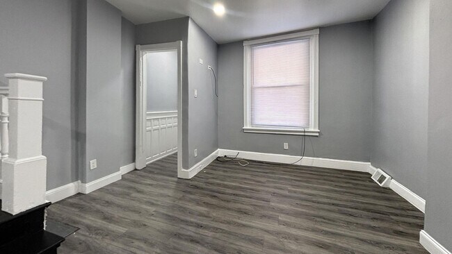 Foto del edificio - Modern 3-Bedroom Rowhome with Private Yard