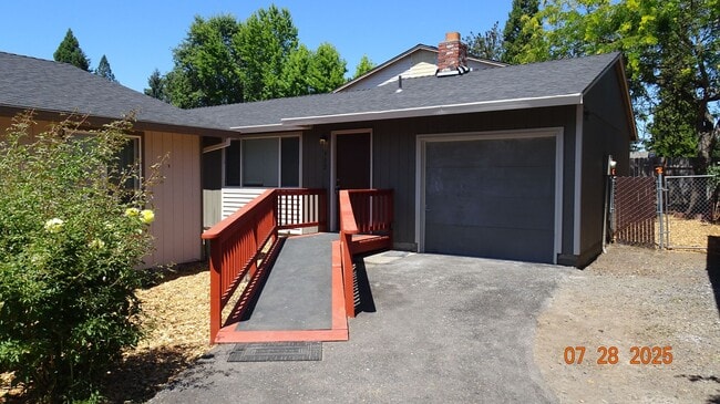 Building Photo - Newly Remodeled 3 Bedroom 1 Bathroom Ranch...