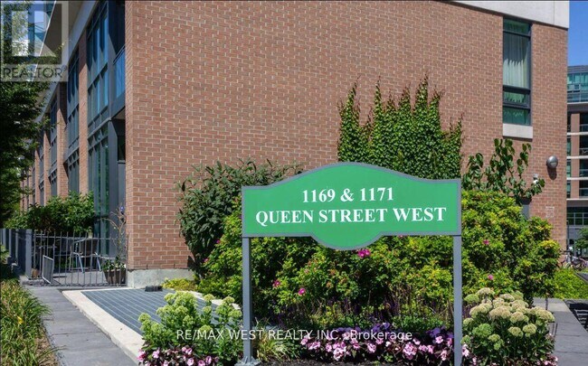 Photo du bâtiment - 1171-1171 Queen St W