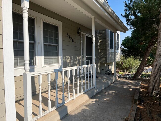 Foto del edificio - 5720 Old Farm Cir W