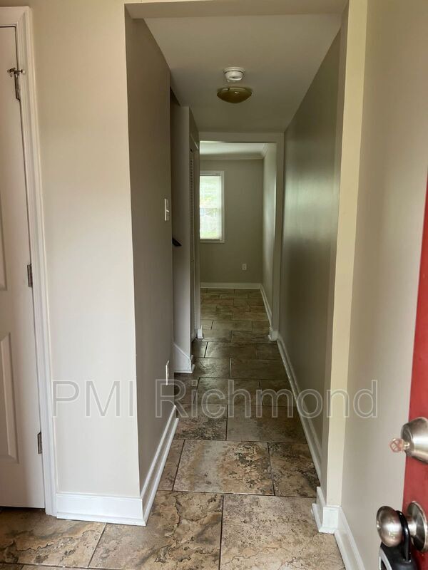 Building Photo - 1402 Mechanicsville Tpke