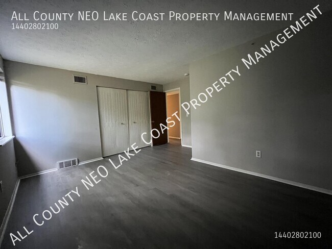 Foto del edificio - 216 Moore Rd