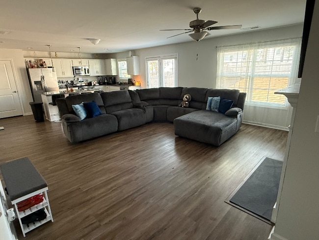 Foto del edificio - 255 Windfall Rd