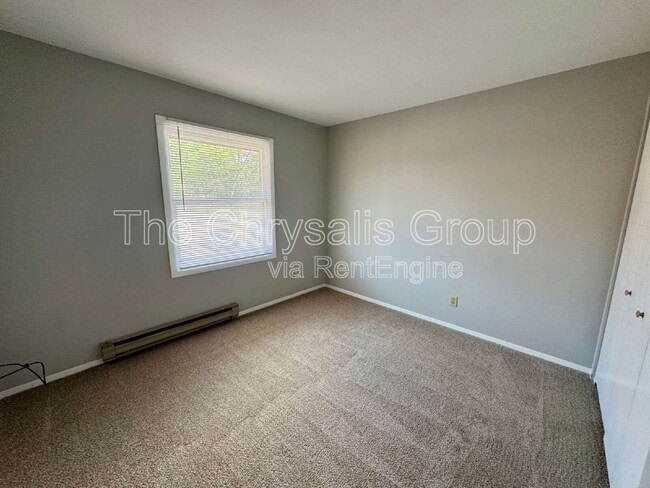 Building Photo - 423 Windsor Dr