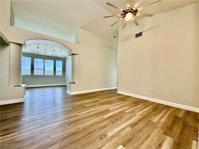 Foto del edificio - 5524 Flora Spray St