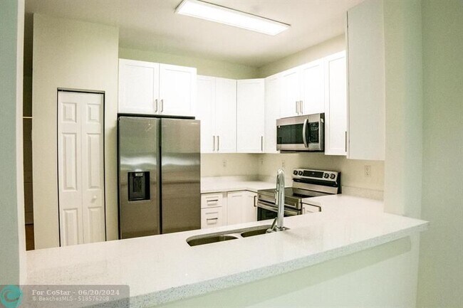 Foto del edificio - 2888 Crestwood Ter