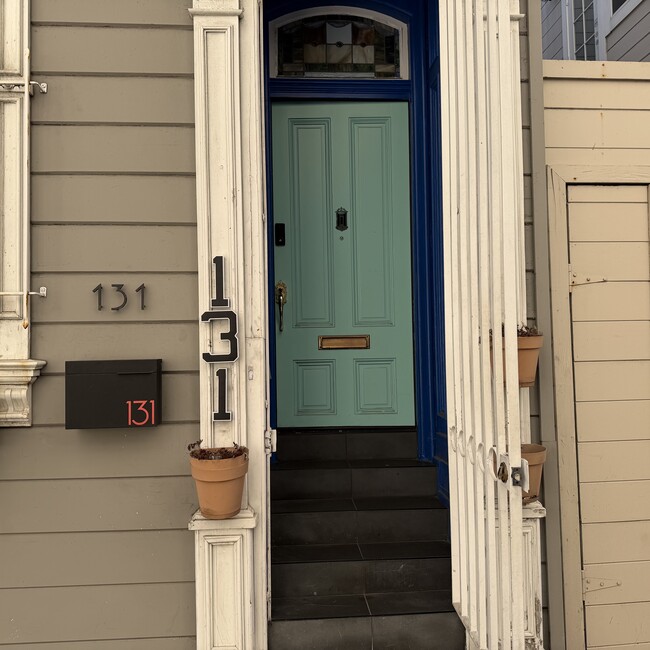 entrada - 131 Wilmot St
