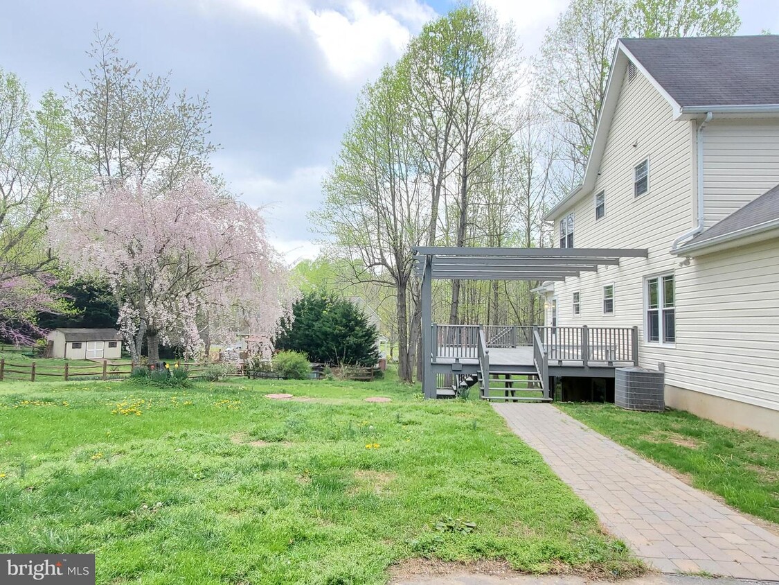 Primary Photo - 40 S View Dr