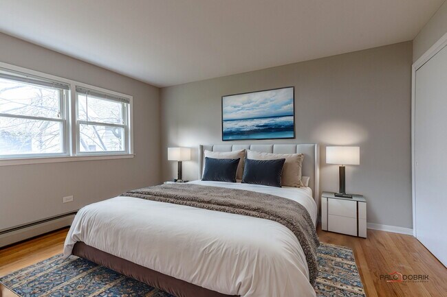 2nd bed - 207 E Palatine Rd