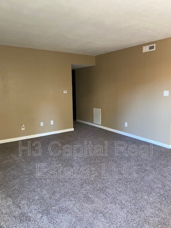 Building Photo - 2333 Frank Scott Pkwy W