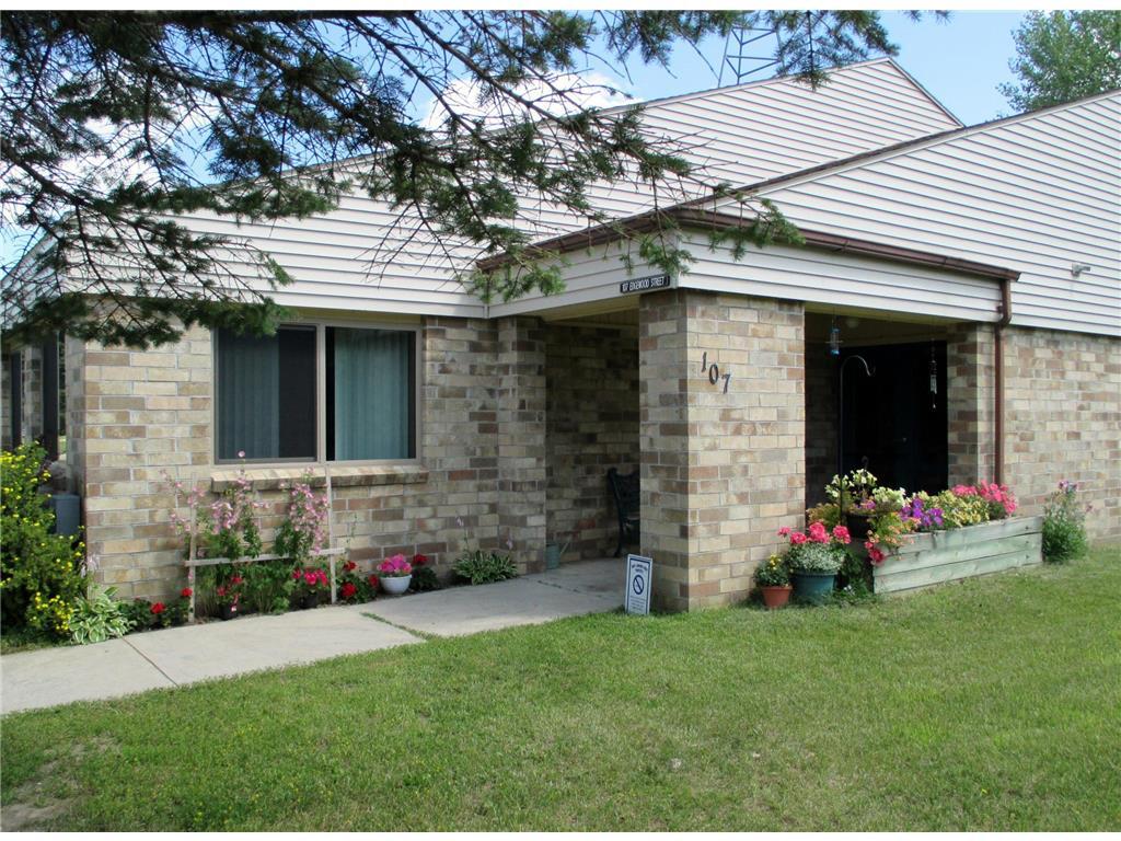 Foto principal - 107 Edgewood St