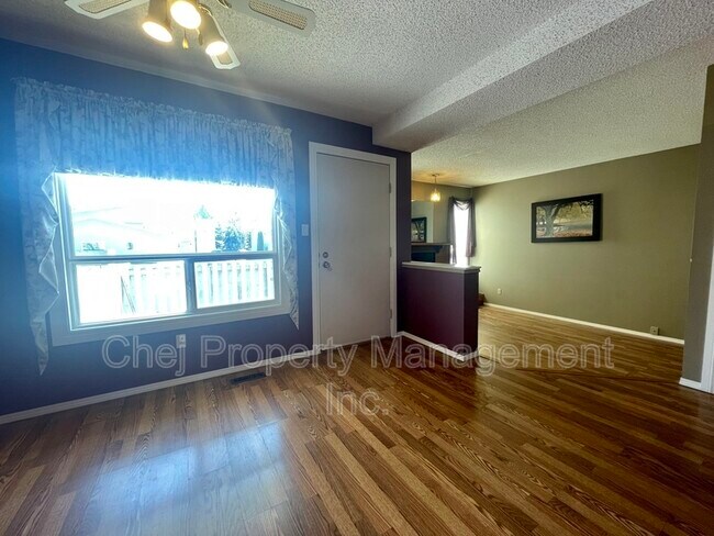 Photo du bâtiment - 4403 Riverbend Rd NW