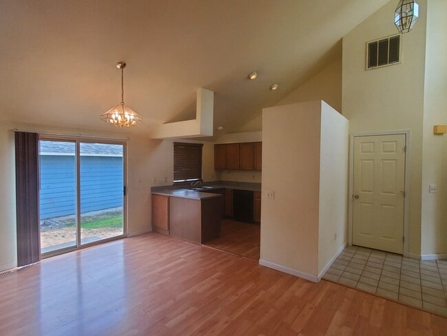 Building Photo - Spacious 4-Bedroom Home with Fenced Yard &...