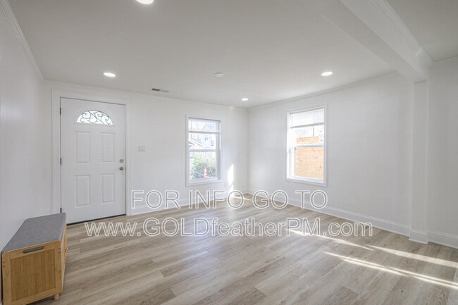 Building Photo - 1707 17th Ave N