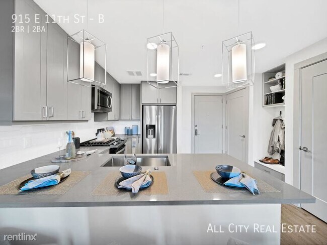 Foto del edificio - 915 E 11th St