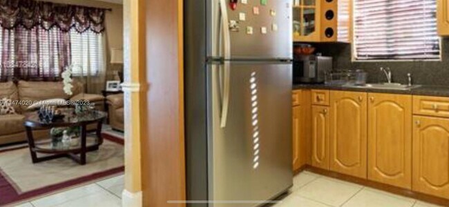 Foto del edificio - 15200 Railroad Dr