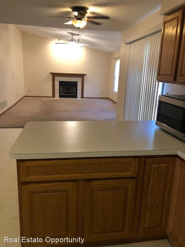 Foto del edificio - 4 br, 2.5 bath House - 7602 RIPPINGALE ST