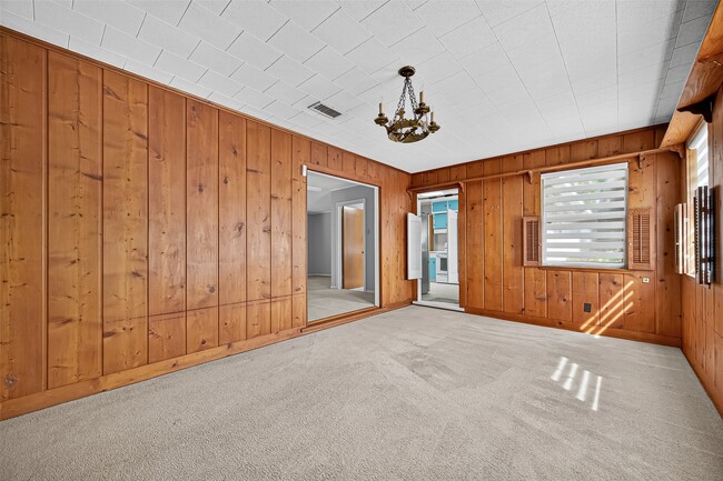 Building Photo - 10005 Hazelhurst Dr