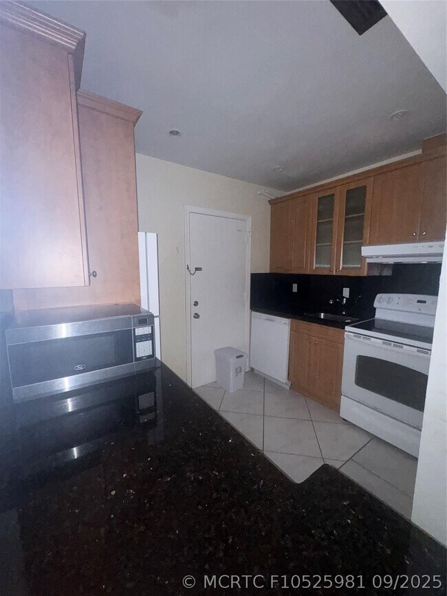 Foto del edificio - 2220 NE 68th St