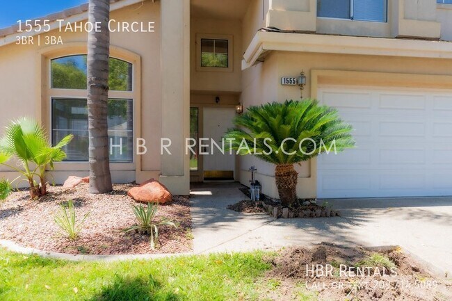 Building Photo - Stunning 3 Bed, 2.5 Bath Two-Story Home wi...