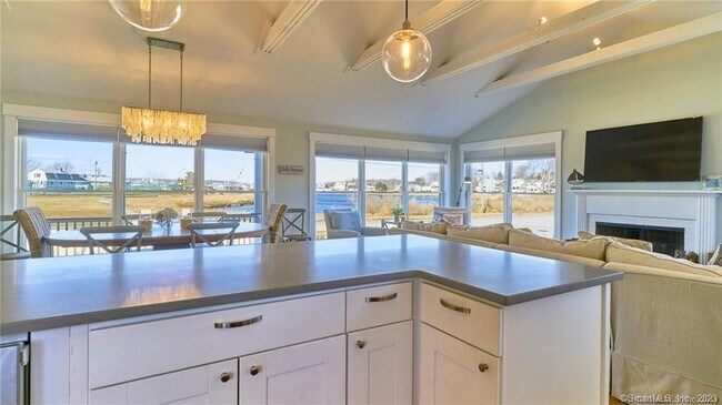 Foto del edificio - 105 Sound Breeze Ave