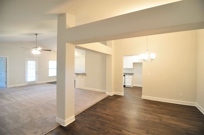 Foto del edificio - Brand New Rancher