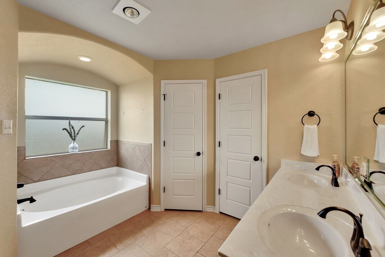 Foto principal - 3409 Cotton Patch Drive
