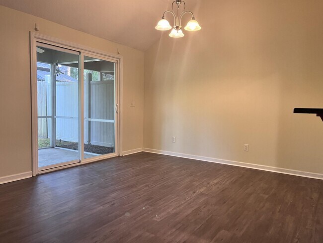 Building Photo - 318 Gary Cir