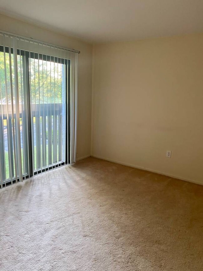 Room 2 on 2nd Fl. - 812 Stratford Dr