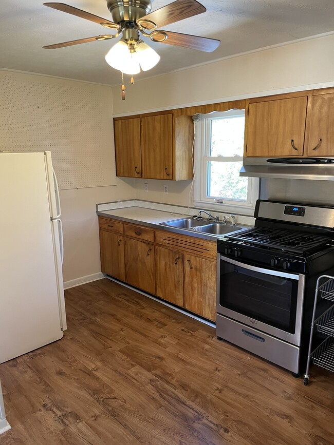 Another view of kitchen - 208 Bishop St