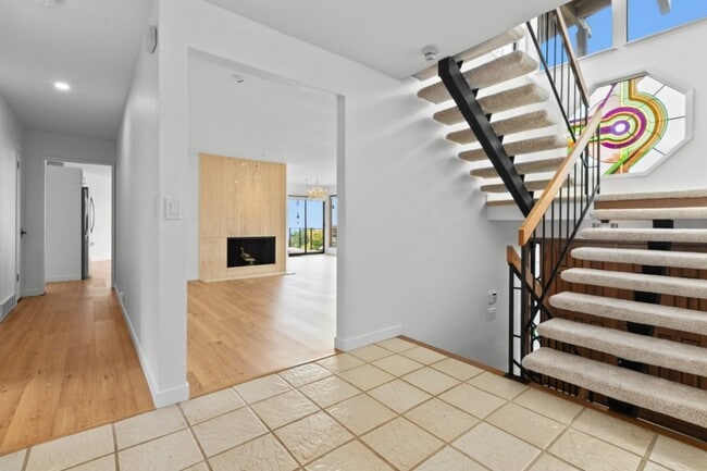 Building Photo - 4Bd/3Ba Seattle House