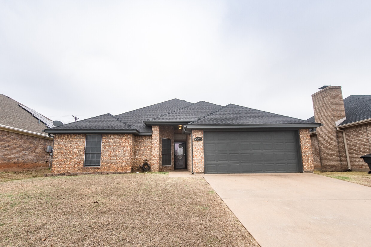 Primary Photo - 5323 Northview Dr
