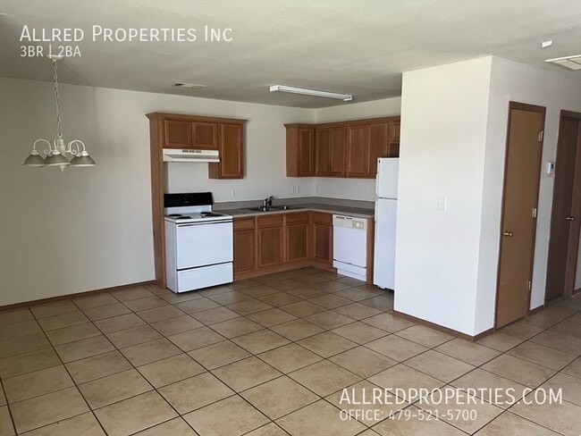 Building Photo - 405-407 E. Asher Ct.