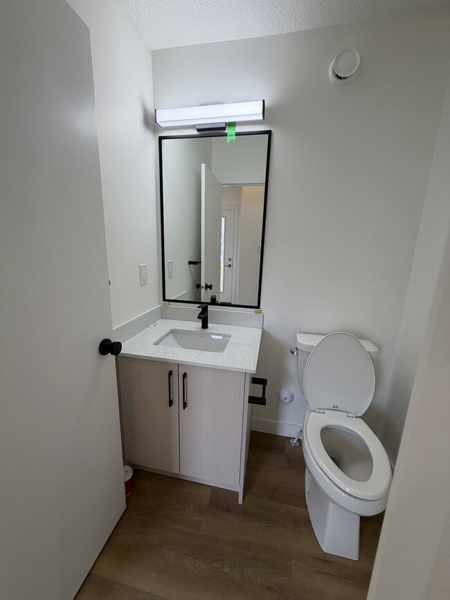 Building Photo - 11323-11106 106 St