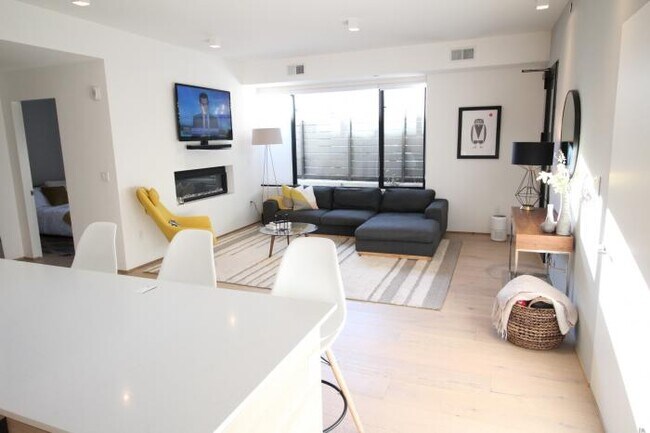 Building Photo - 3 bedroom in San Francisco CA 94110