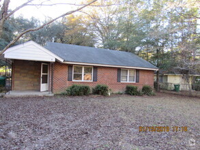 Building Photo - 2118 Mathis Dr