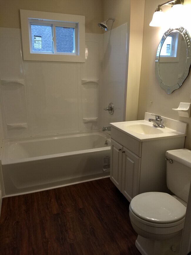 Bathroom - 21 Ellis St