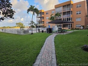Building Photo - 3048 Sunrise Lakes Dr E