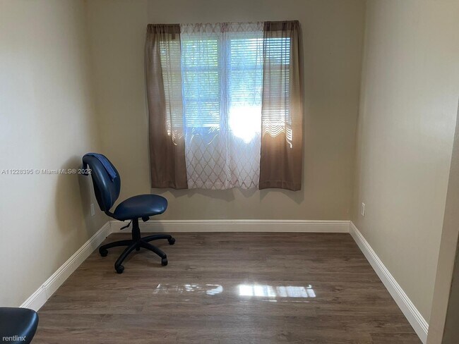 Building Photo - 4 br, 1 bath House - 419 S C Street A, Lak...