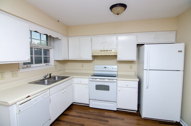 Building Photo - 415 Eddy Ln