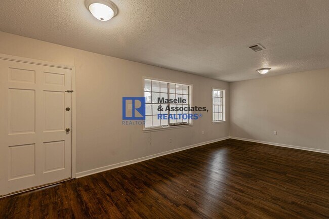 Foto del edificio - 3 Bed/2 Bath Home in the Heart of Pearl